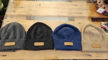 Wool beanies in grey, black, blue and beige with VANNETTI leather labels